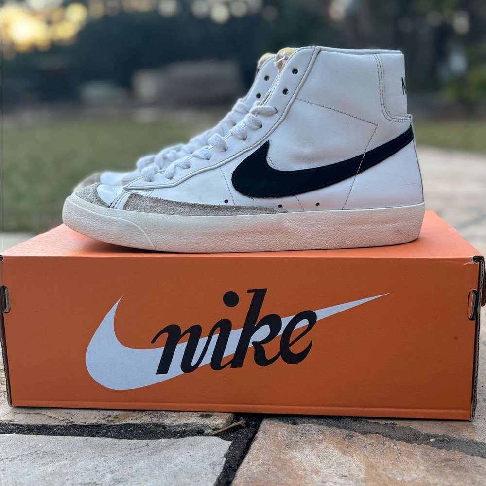 Nike Blazer Mid Size 9 women/ 7.5 men